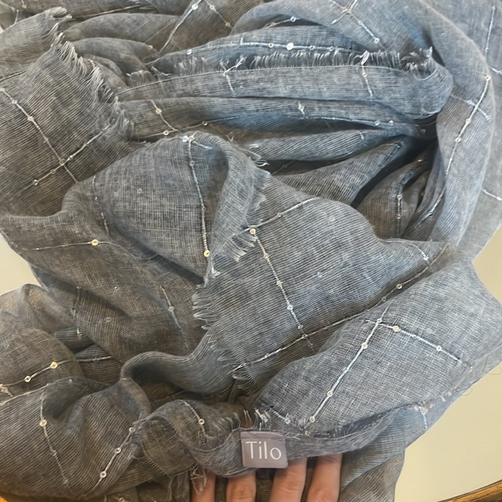 Tilo Scarf - Picture 3 of 3